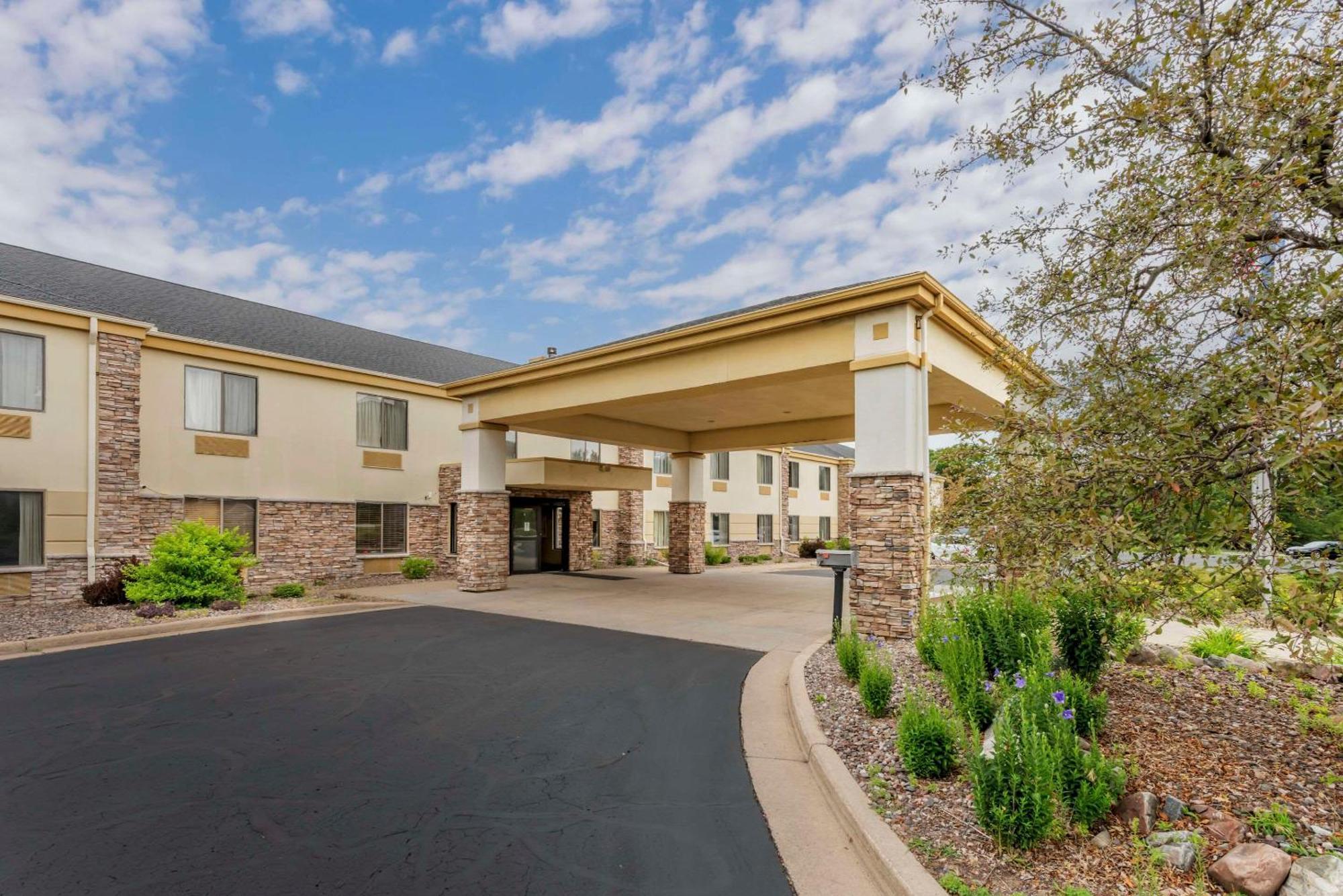 Comfort Inn & Suites Black River Falls I-94 Esterno foto