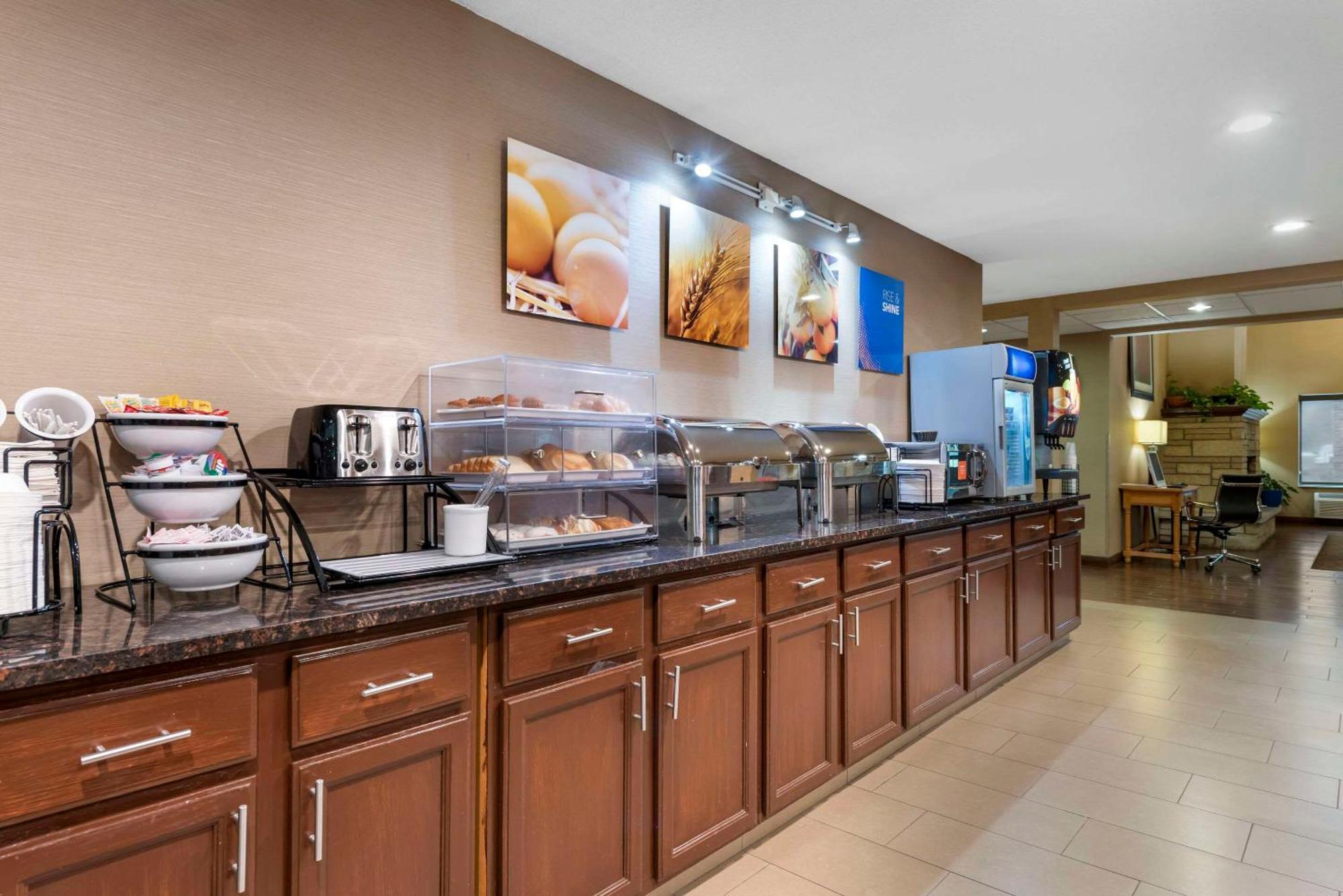 Comfort Inn & Suites Black River Falls I-94 Esterno foto