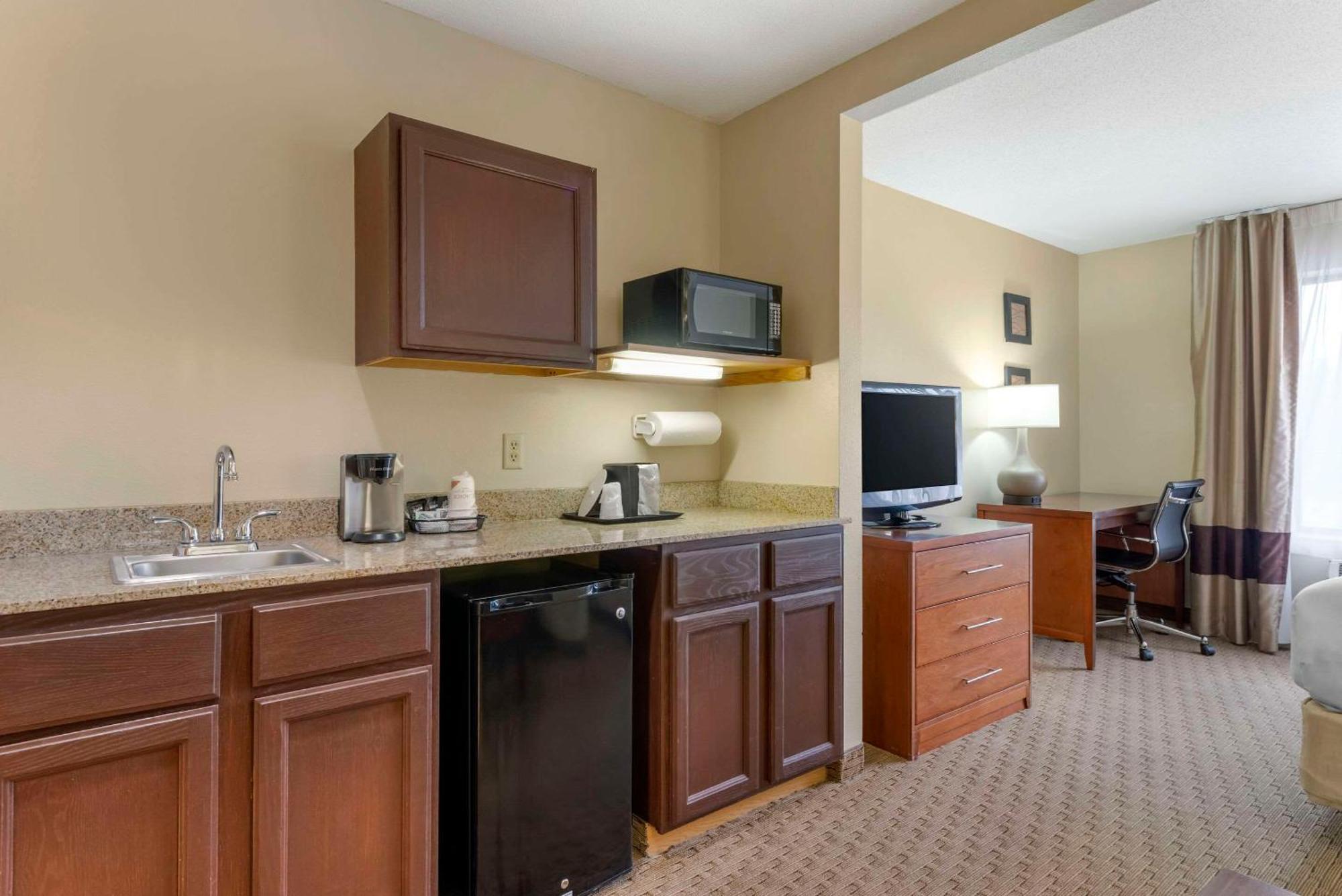 Comfort Inn & Suites Black River Falls I-94 Esterno foto