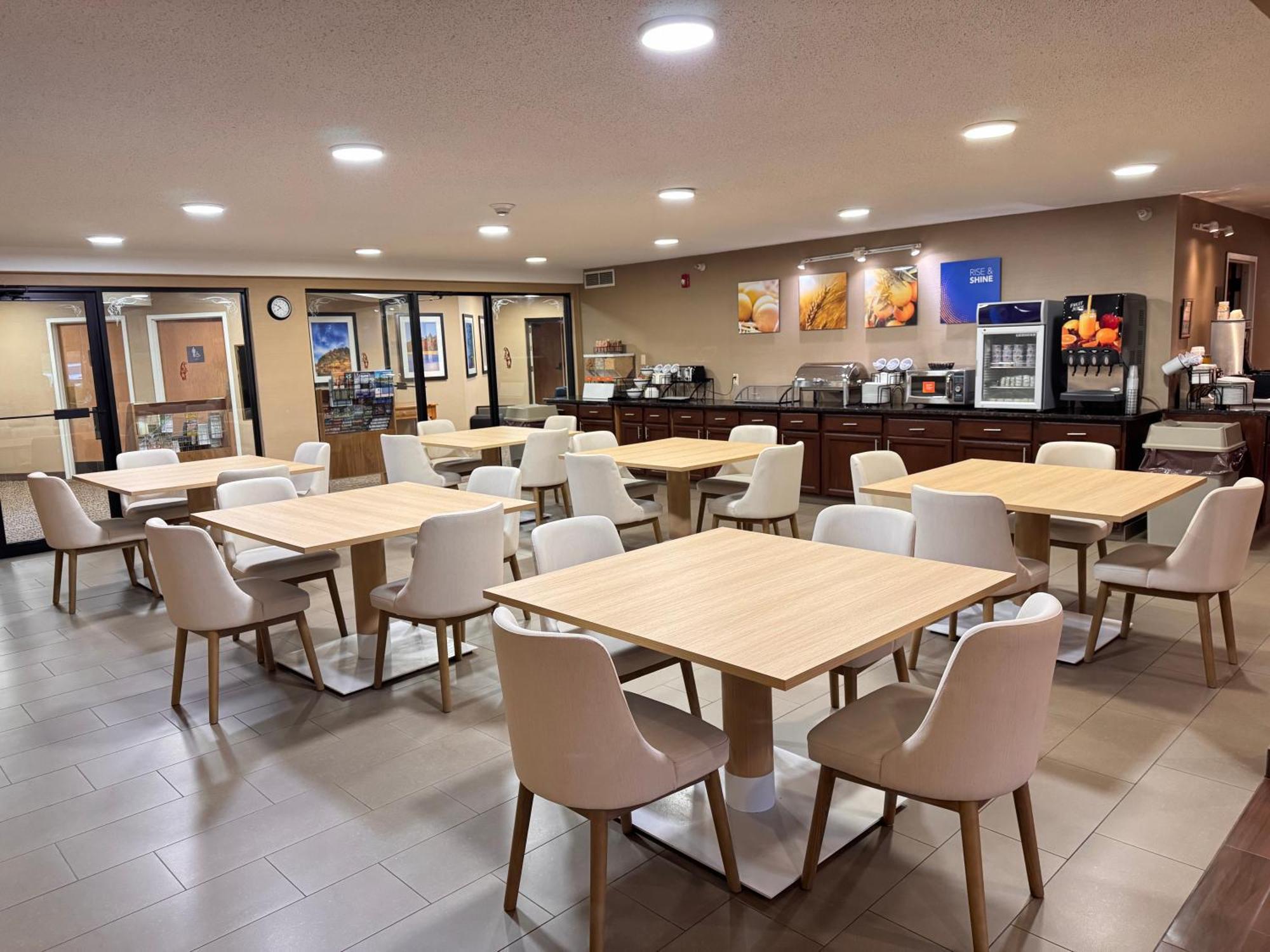 Comfort Inn & Suites Black River Falls I-94 Esterno foto